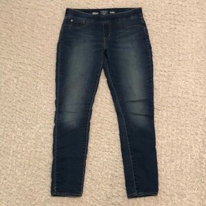 Levi Signature Pull-On Skinny Jeans Size 14-L